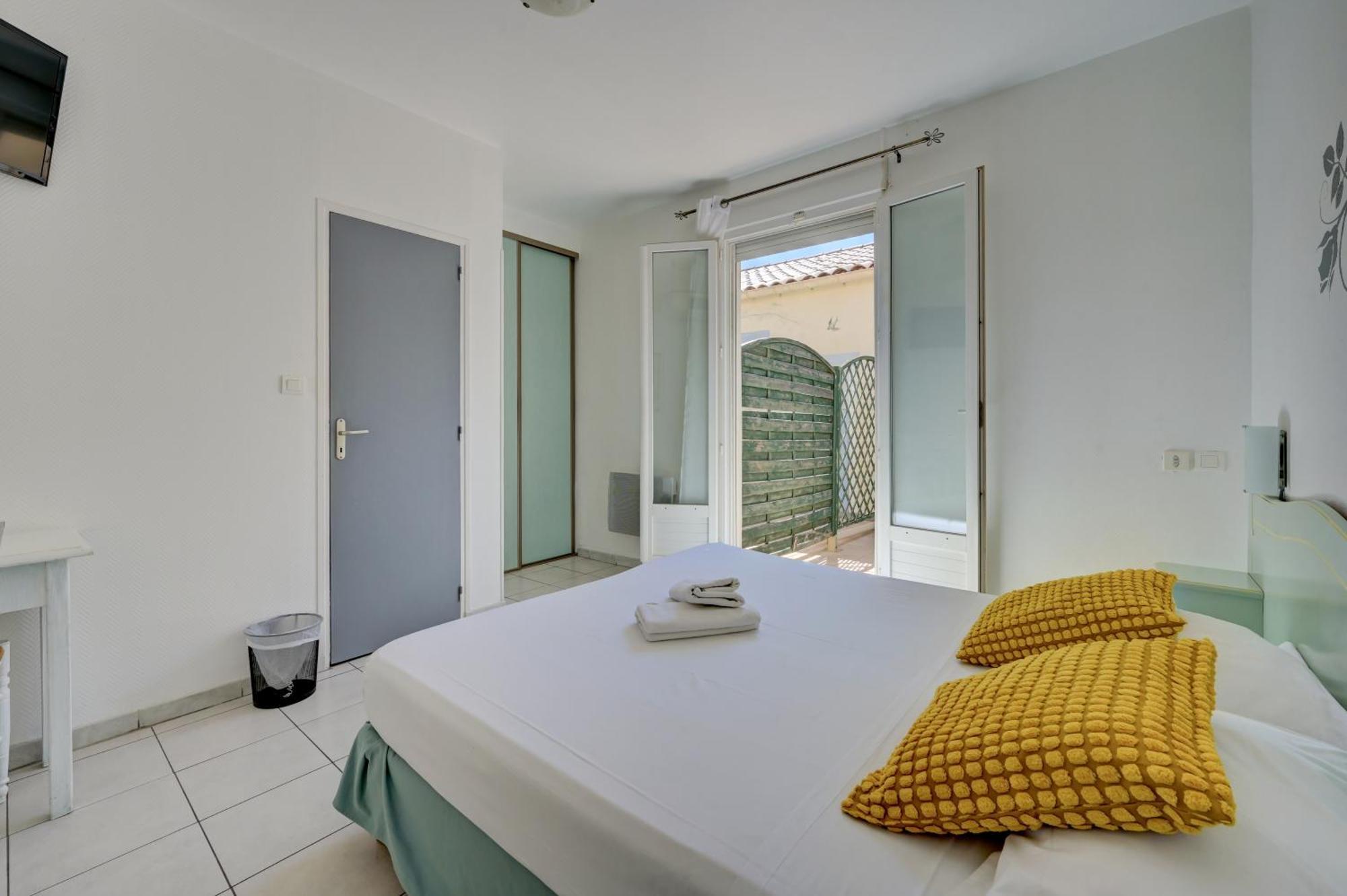 Hotel Camille Saintes-Maries-de-la-Mer Buitenkant foto