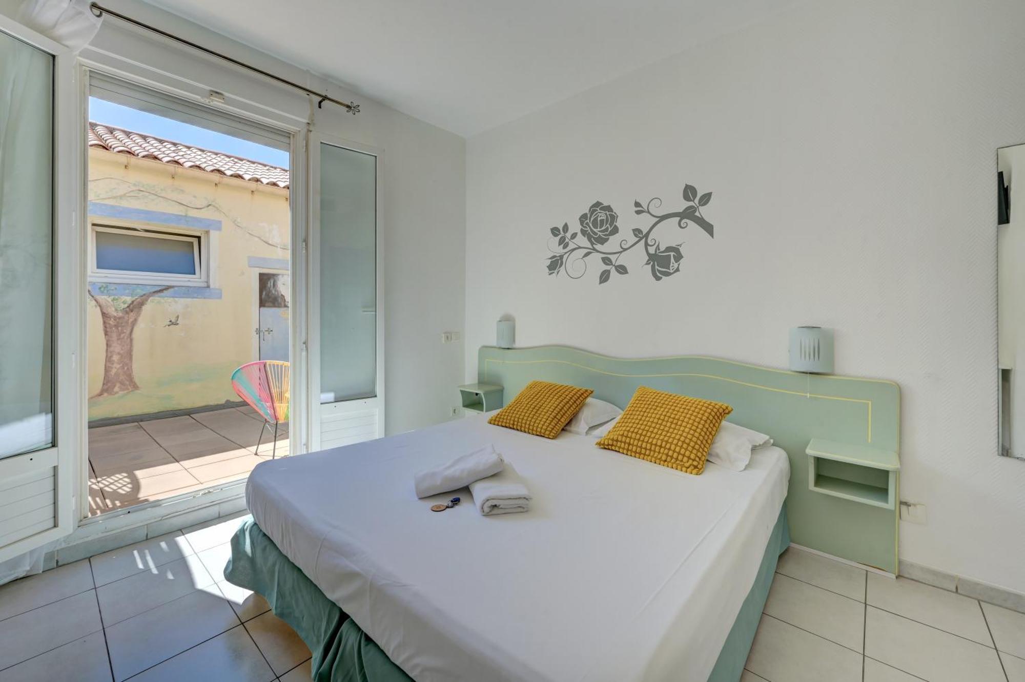 Hotel Camille Saintes-Maries-de-la-Mer Buitenkant foto